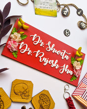 Load image into Gallery viewer, Couple and family wooden name plate with flowers
