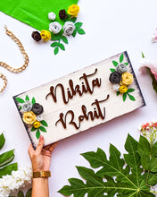 Load image into Gallery viewer, Couple and family wooden name plate with felt flowers