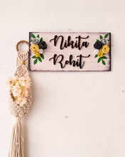 Load image into Gallery viewer, Couple and family wooden name plate with felt flowers