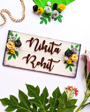 Load image into Gallery viewer, Couple and family wooden name plate with felt flowers